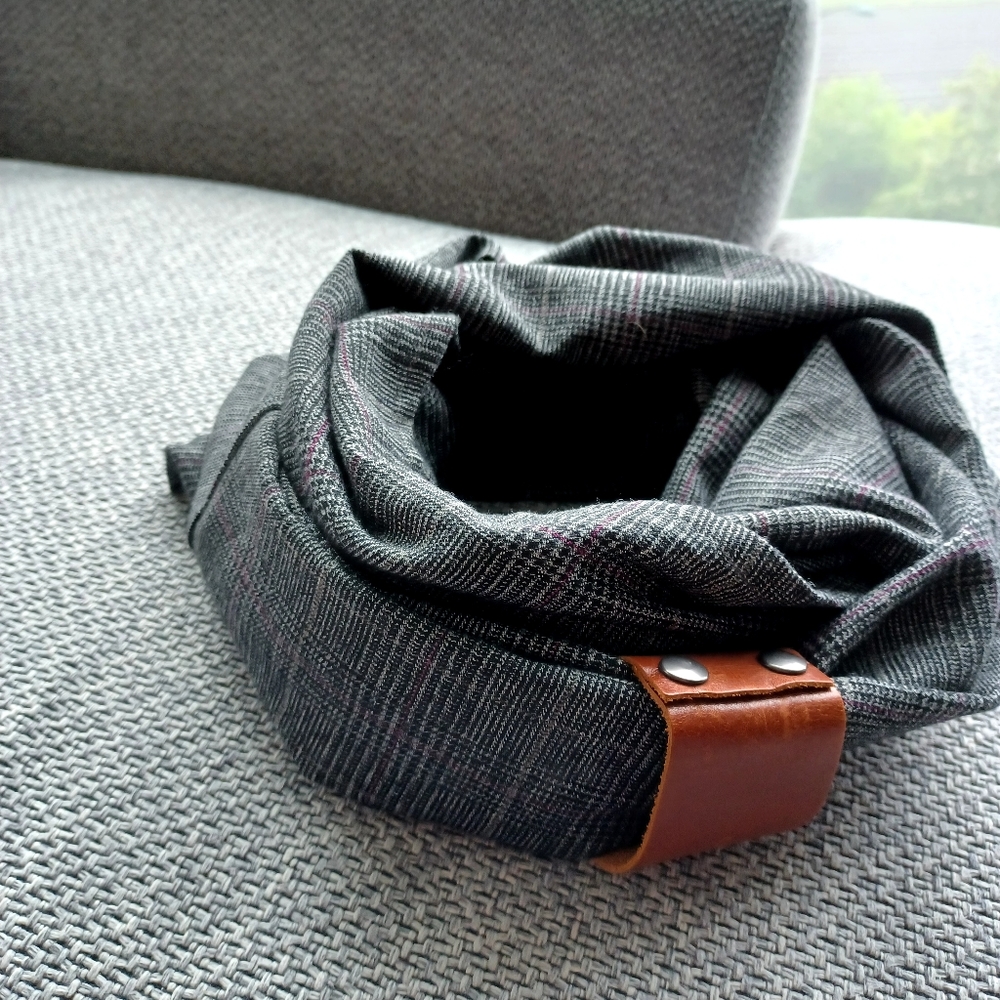 Grey and pink circle scarf with leather detail